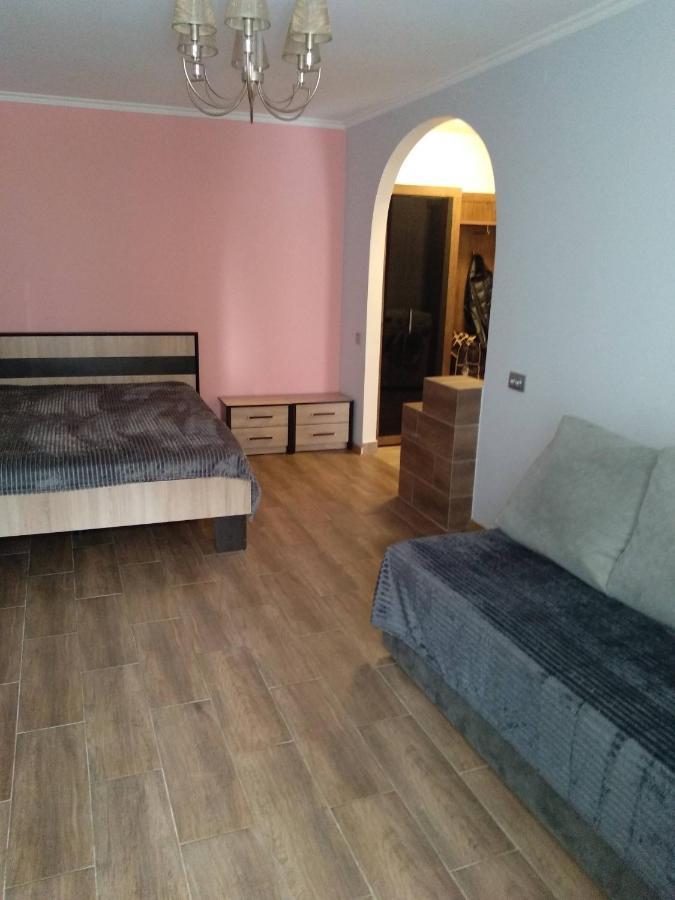 Apartment In The Center Ivano-Frankivsk Exterior foto