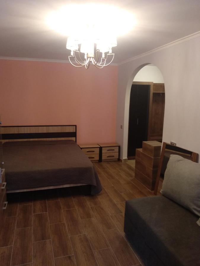 Apartment In The Center Ivano-Frankivsk Exterior foto